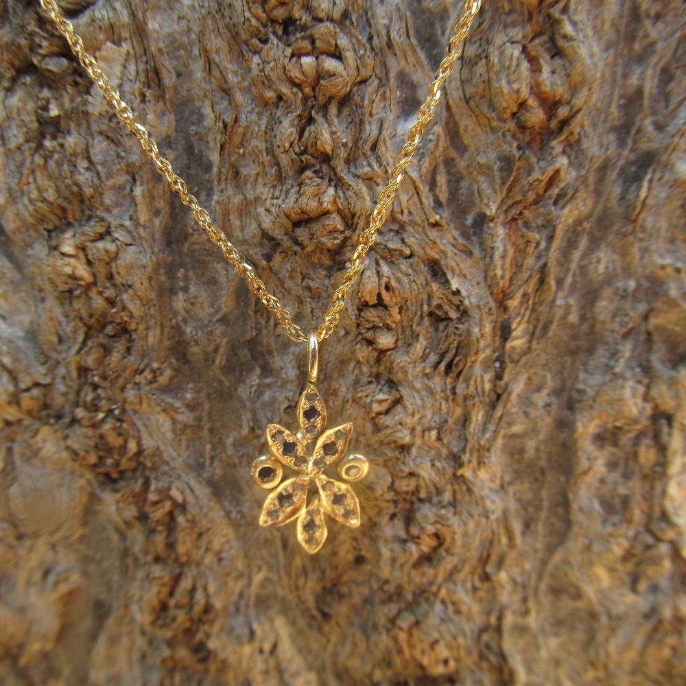 Handmade 14K Solid Yellow Gold Sapphire Pendant Necklace